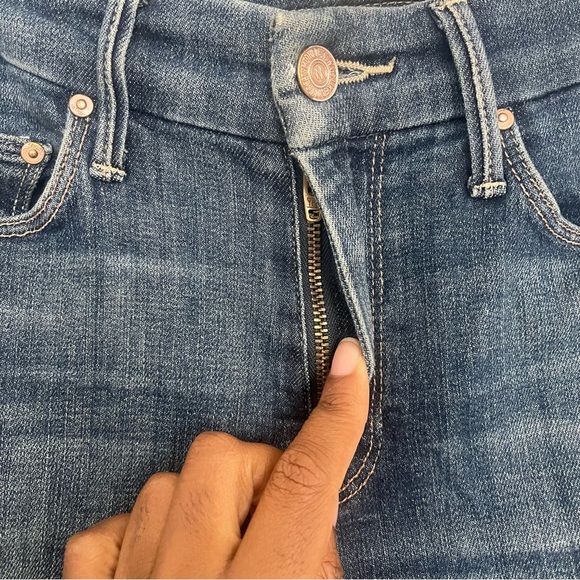 Mother Looker Ankle Fray in Girl Crush - Picture 5 of 11